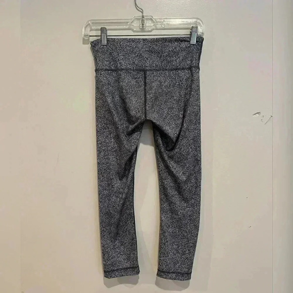 Lululemon 
Wunder Under High Rise Crop Leggings - Picture 3 of 7